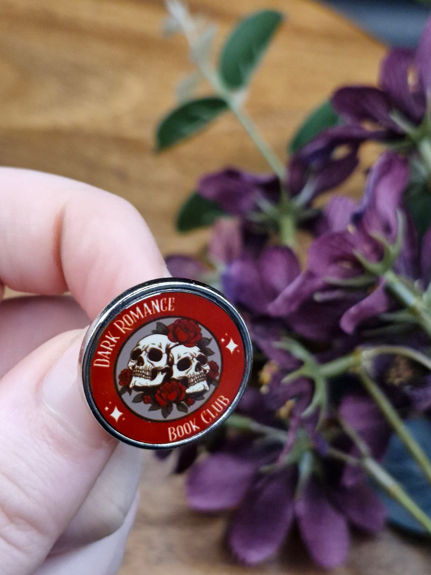 Dark Romance Readers Book Club - Round Metal Pin Badge